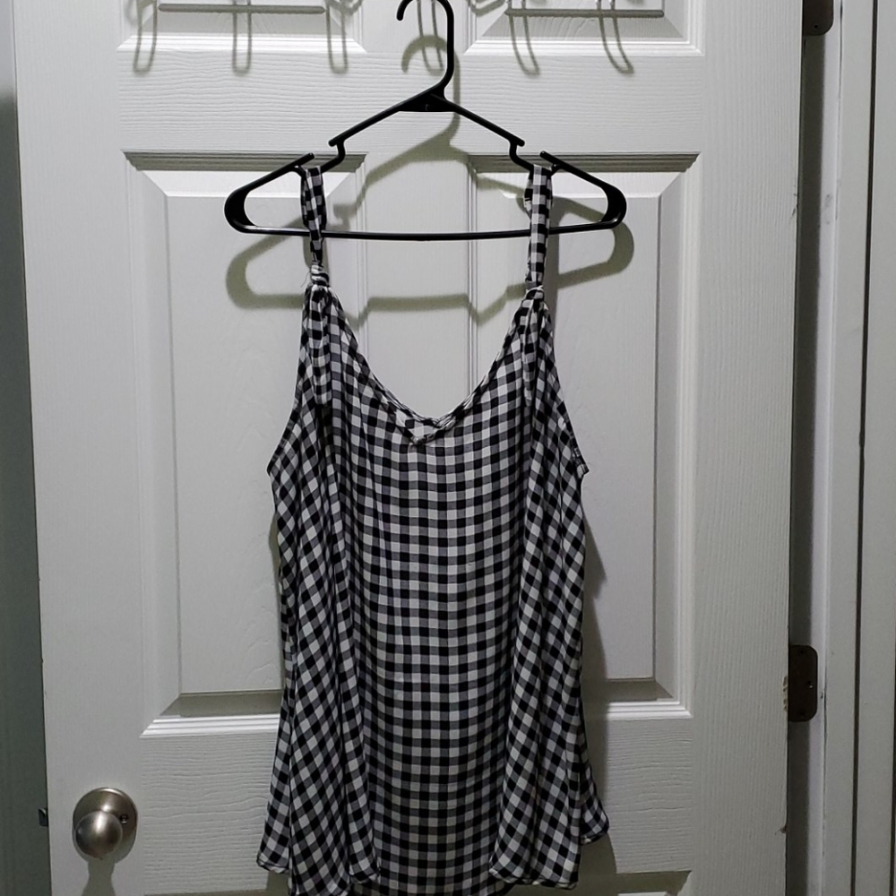Black and white top